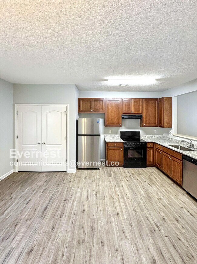 Foto del edificio - 8619 Thomas Rd