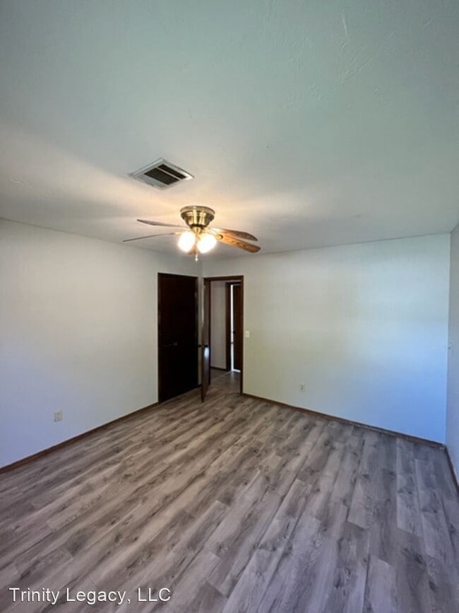 Building Photo - 3 br, 2 bath House - 1100 Silver Maple