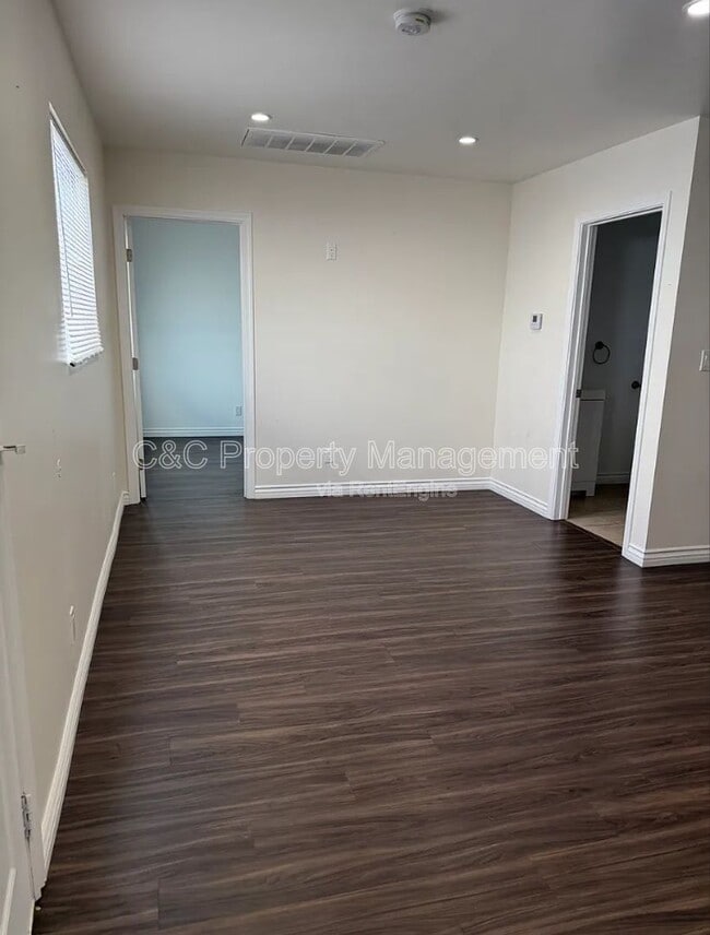 Foto del edificio - 7053 Lindley Ave