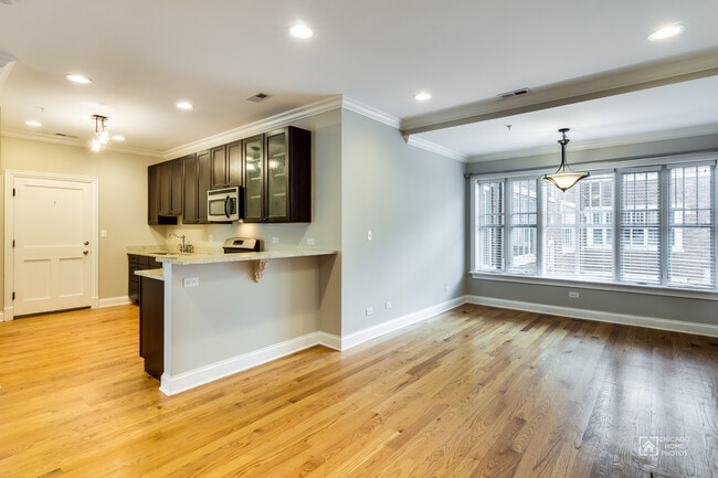 Building Photo - 632 Hinman