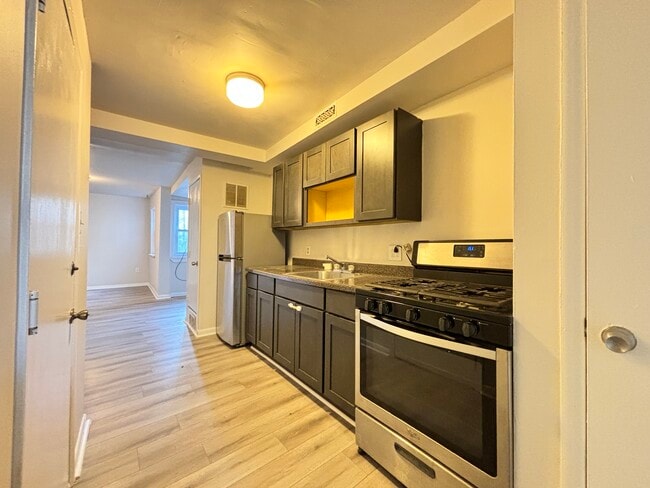 Building Photo - 894 N 42nd St