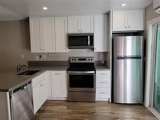 Building Photo - charming finishes
