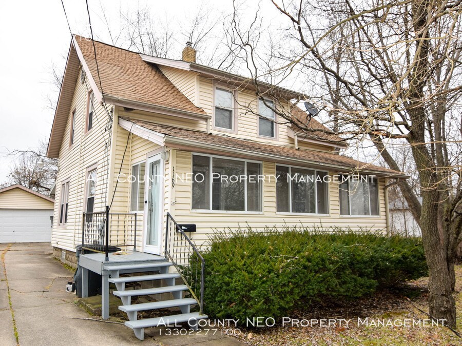 Primary Photo - 1169 Forbes Ave. 3 Bed, 2 bath