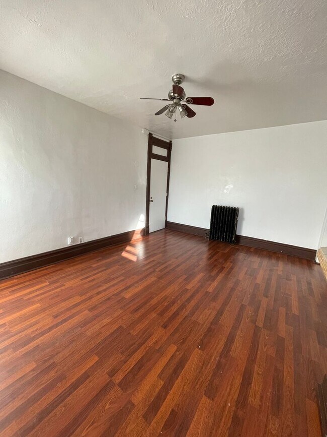 Foto del edificio - 1 Bedroom apartment with rooftop Balcony!