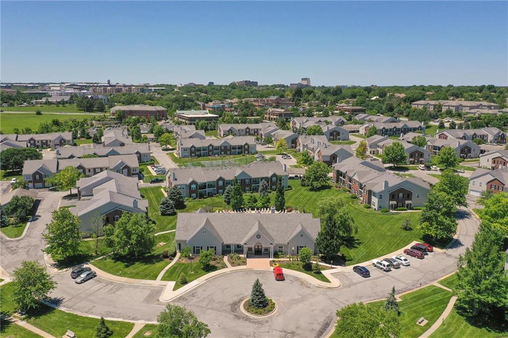 Tomahawk Creek Condominiums - 11612 Tomahawk Creek Pky