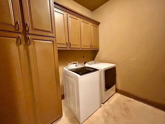 Foto del edificio - 7511 Raes Creek Dr