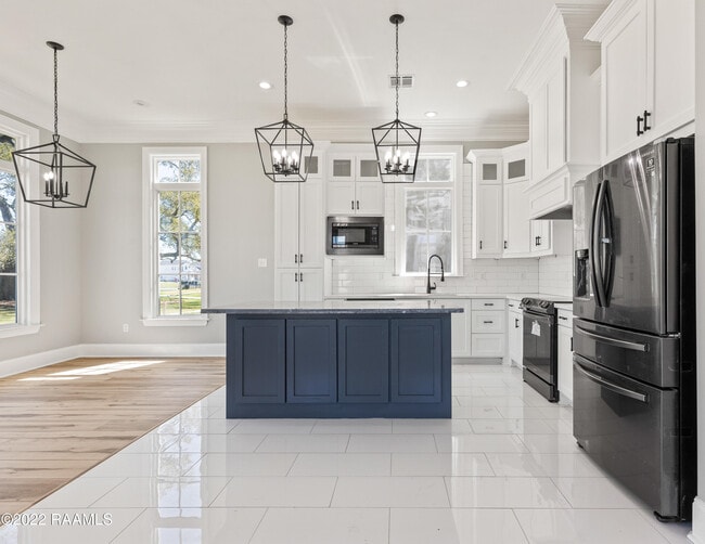 Building Photo - 327 Bozeman Trl