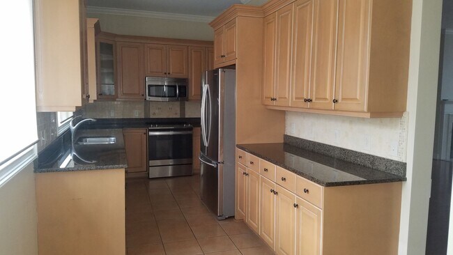 Foto del edificio - DOWNTOWN LIVING! BEAUTIFUL 3 Bed 2 full 2 ...