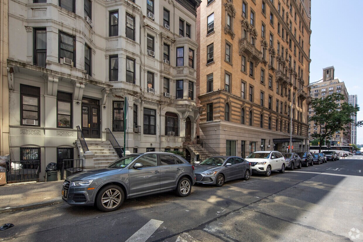 Building Photo - 148 W 70TH St