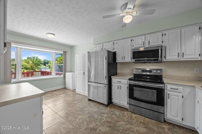 Building Photo - Canebrake