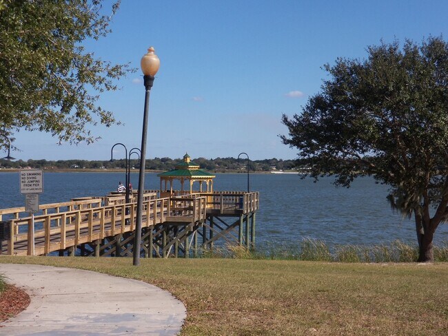 Building Photo - 129 N Central Dr