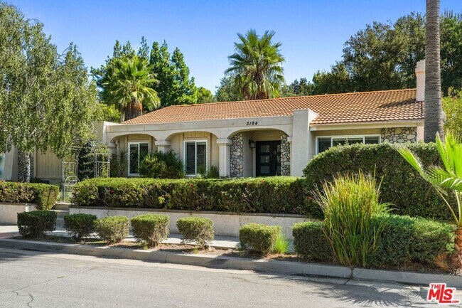 Foto del edificio - 3194 Rossini Pl