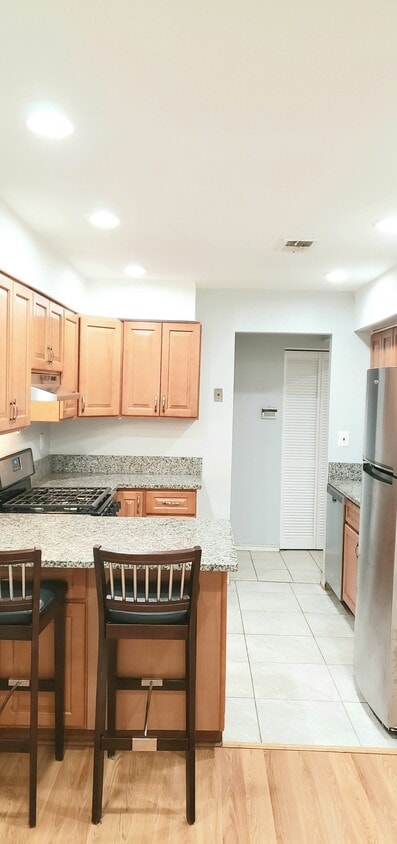 Kitchen w/SS Appliances - 203 Green Hollow Drive