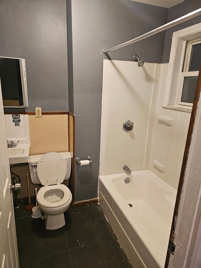 Building Photo - 129 Chace St