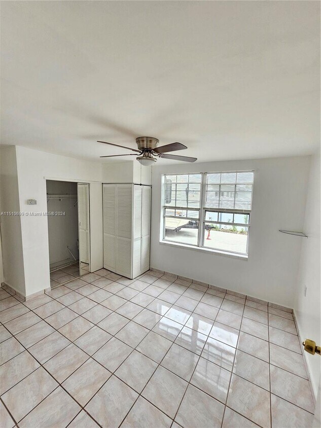 Building Photo - 9430 Haitian Dr
