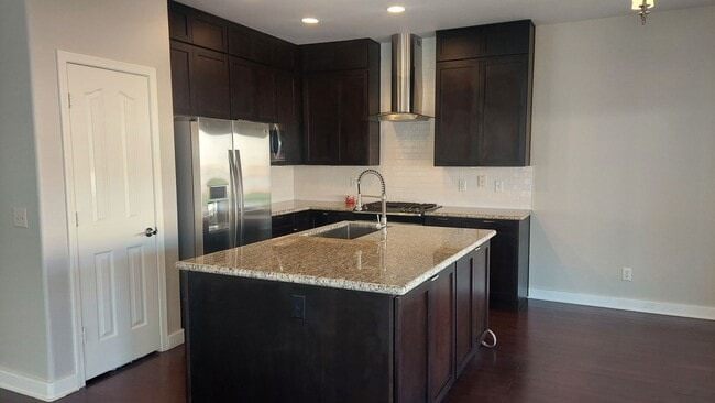 Building Photo - 6540 W Avenida Del Rey