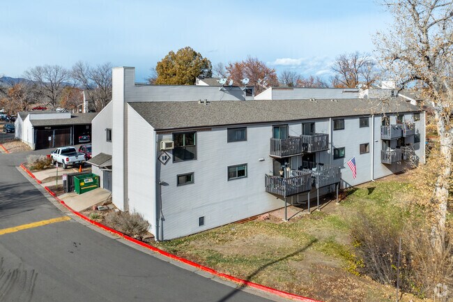Building Photo - Pebble Creek Condominiums