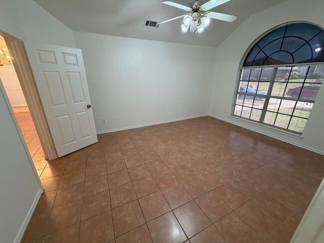 Building Photo - 1005 Chelsea Dr