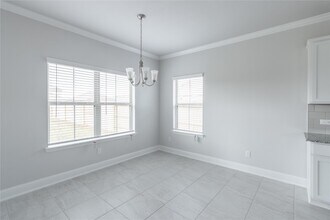 Building Photo - 401 Sunray Lake Ln