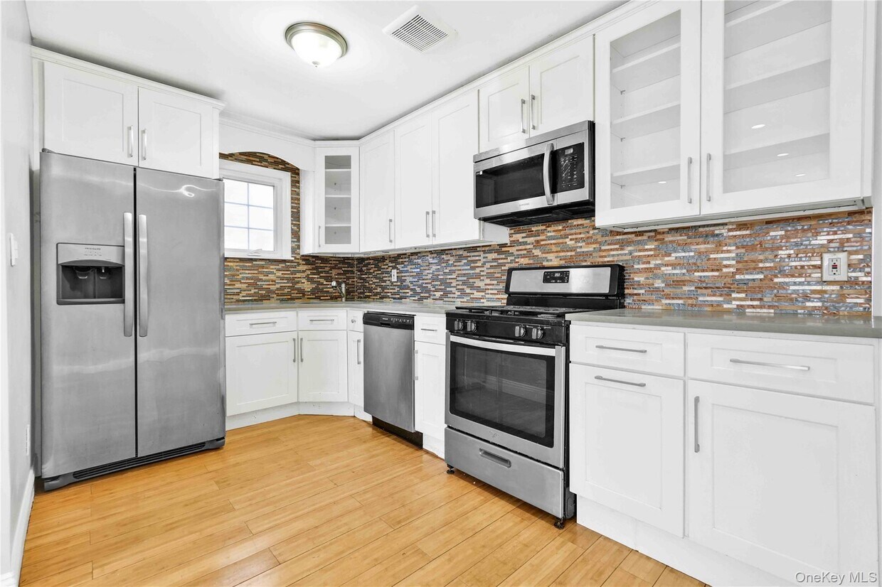 Foto principal - 228-07 146th Ave