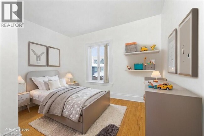 Photo du bâtiment - 180 Emerald St S