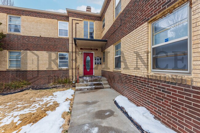 Foto del edificio - 3304 E Douglas Ave