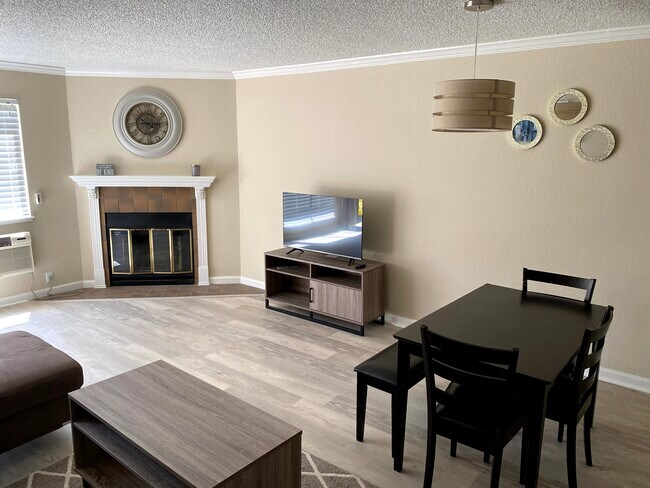 Building Photo - 39059 Guardino Dr