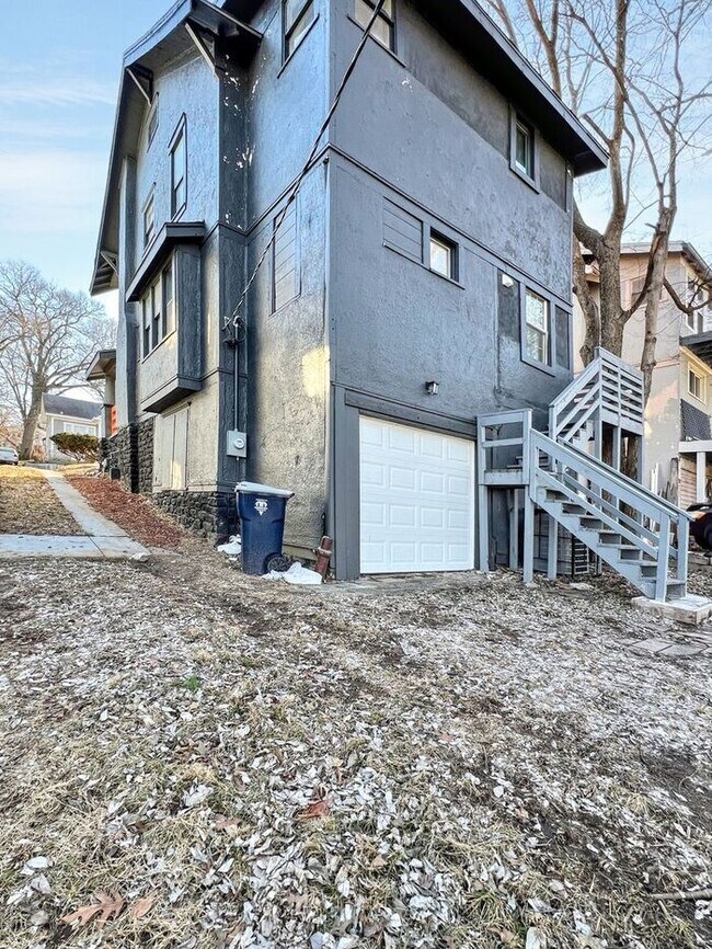 Building Photo - Spacious & Charming 5-Bedroom Home with Mo...