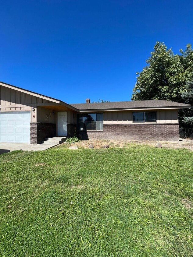 4215 W Prasch Ave Unit A, Yakima, WA 98908 Room for Rent in Yakima