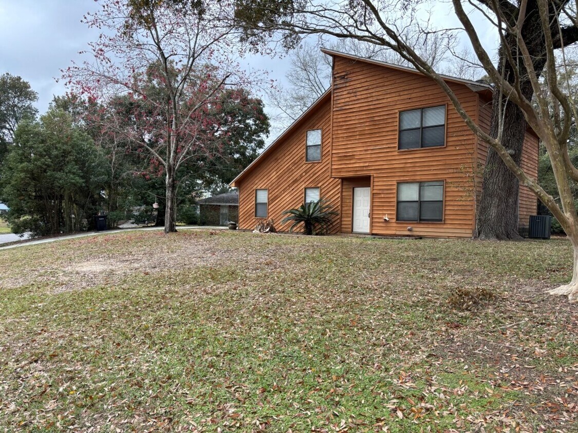Primary Photo - Convenient Northeast location!
