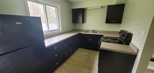 Building Photo - 271 Kendall Ave