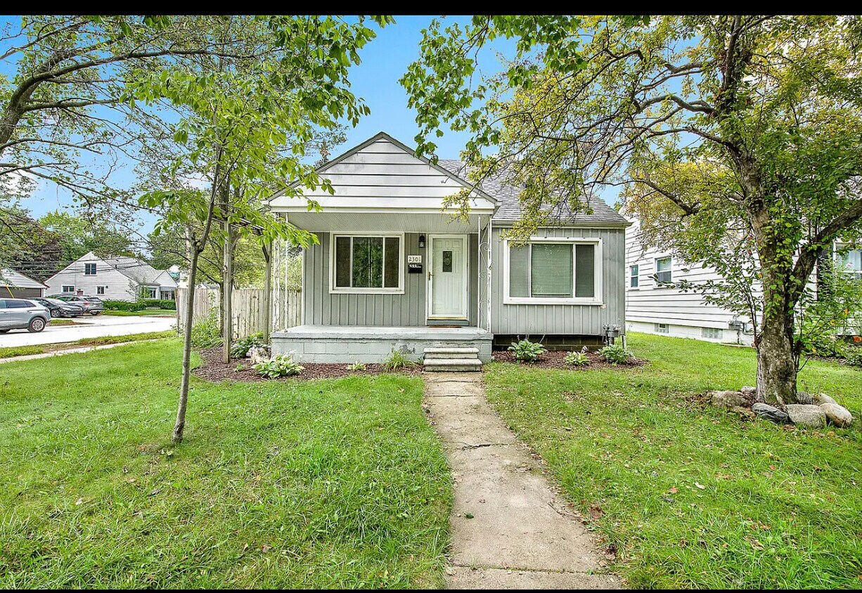 Primary Photo - 2301 E 4th St