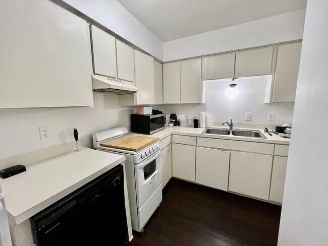 Building Photo - AVAILABLE NOW: 2 Bed / 1 Bath, Well mainta...