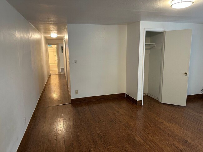 Building Photo - 704 19th Ave