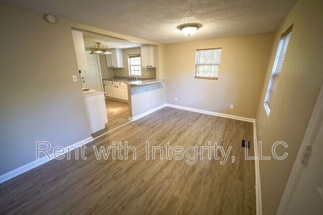 Building Photo - 4807 Center Dr