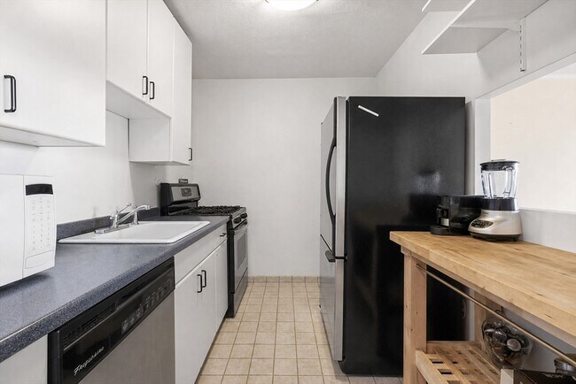 Foto del edificio - 8 Whittier Pl