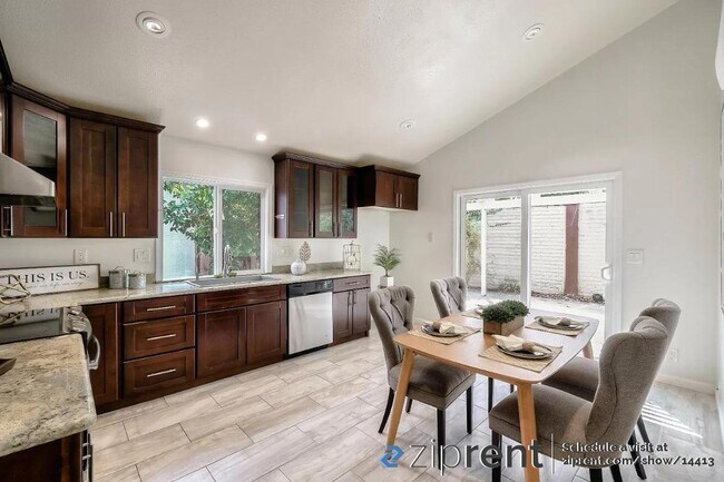 Foto del edificio - 32575 Lake Bridgeport St