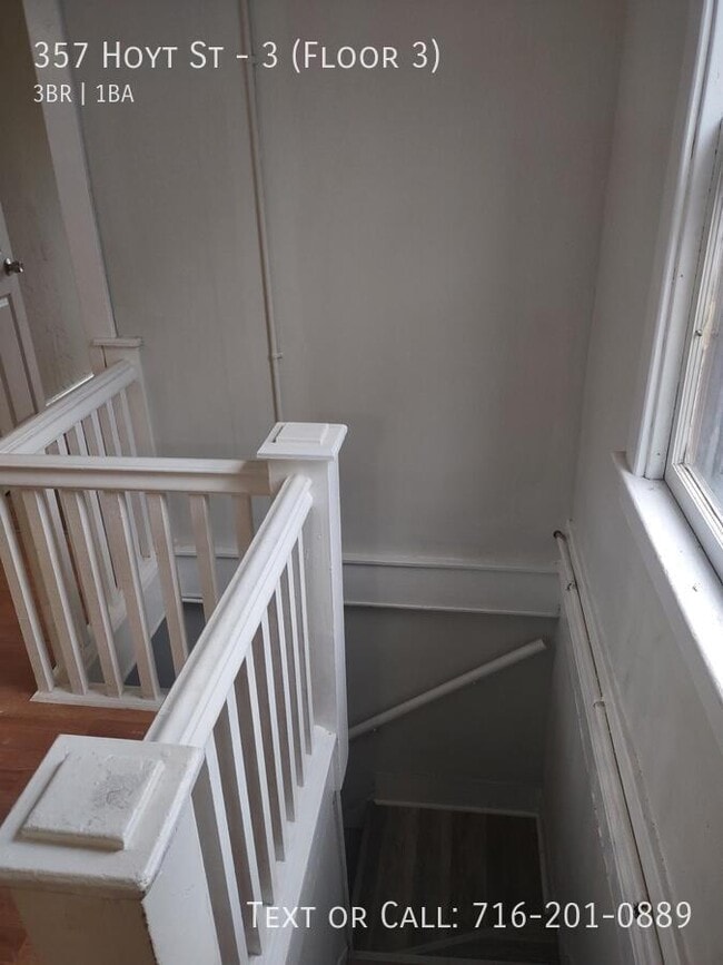 Building Photo - 357 Hoyt St