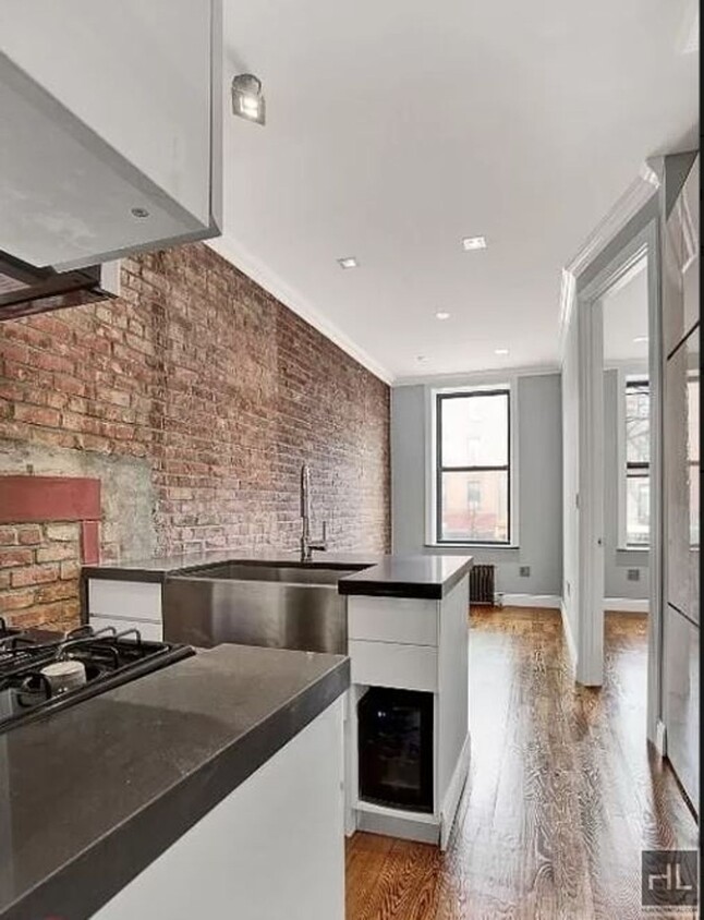 Primary Photo - First Avenue Fabulous: 3BR/2BA Luxury Living