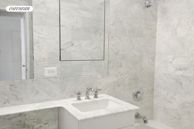 Foto del edificio - 230 E 79th St