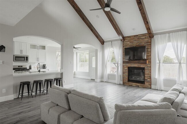 Building Photo - 9015 Solara Bend Ct