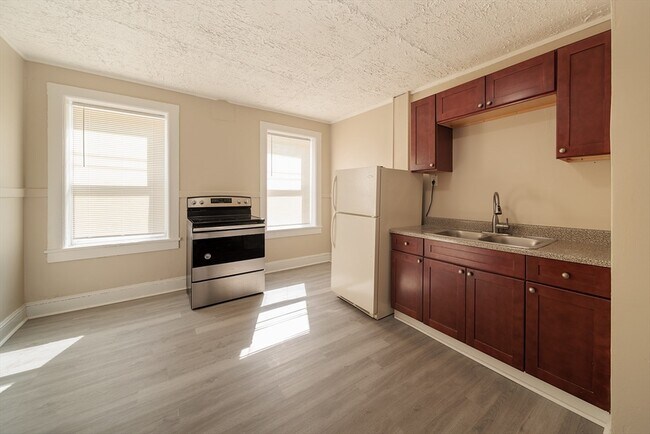 Building Photo - 121 Clemente St