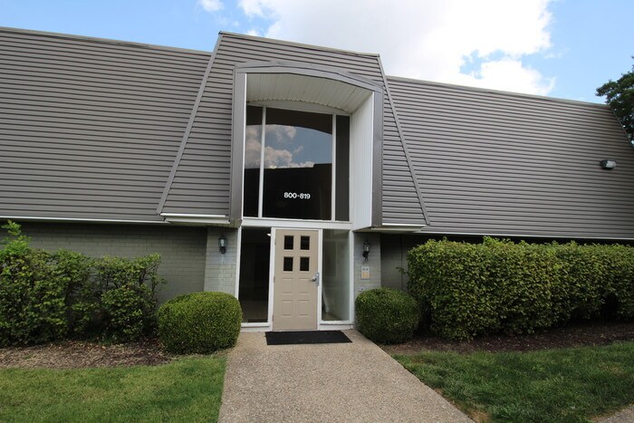 Primary Photo - 1 Bedroom condo off of Shelbyville Rd