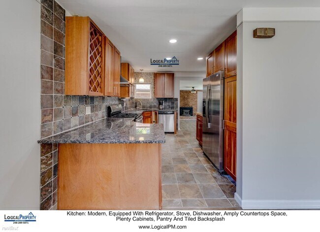 Building Photo - 3 br, 1 bath House - 9890 Doris St