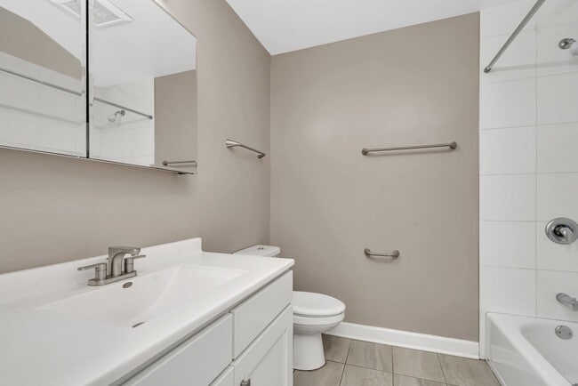 Interior Photo - Lakeside Village Apartments