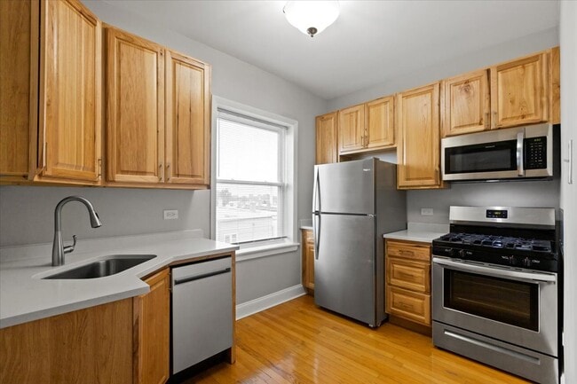 Building Photo - 1049 N Spaulding Ave