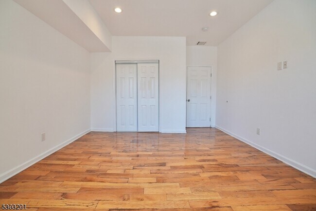 Building Photo - 131 Sylvan Ave