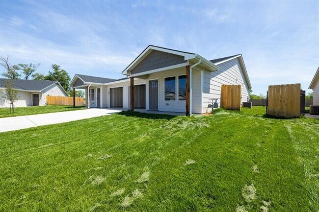 Foto del edificio - 524-526 W. 50th Ct. S.