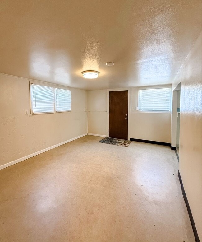 Building Photo - Cozy and comfortable Apartment in The Dalles!