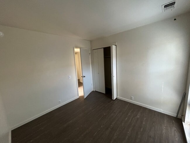 Building Photo - Cute Halfplex in Quiet Neighborhood